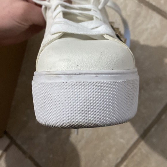 Steve Madden Parson 1 White and Black Shoe with Silver Studs in size 8.5 - Picture 3 of 7